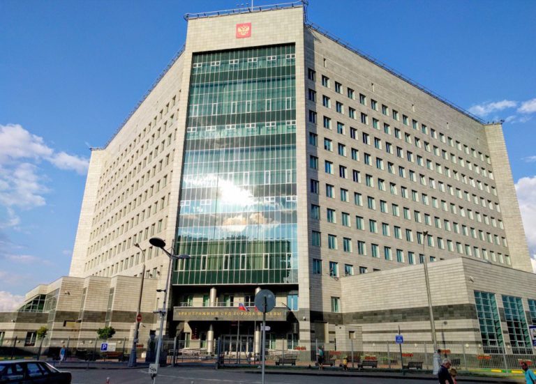 Применение установок для дезинфекции в залах судебных заседаний